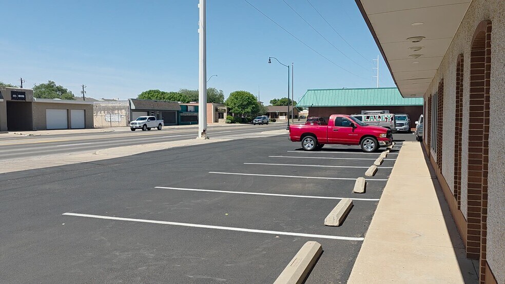 3206-3212 34th St, Lubbock, TX à louer - Vidéo sur l’inscription commerciale - Image 3 de 25