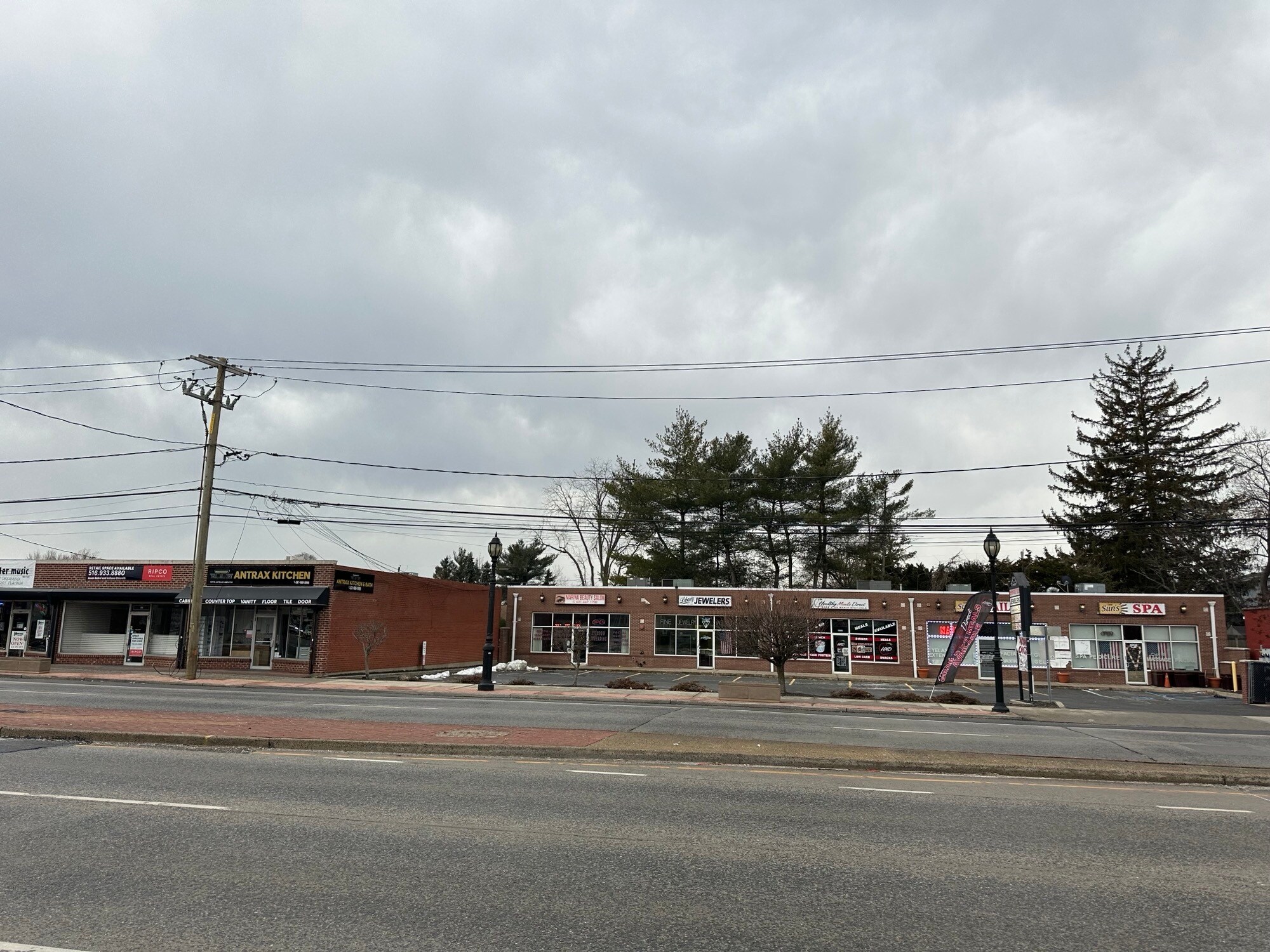 1858-1866 Deer Park Ave, Deer Park, NY à vendre Photo du bâtiment- Image 1 de 9