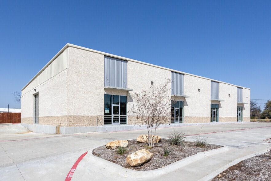2433 Tarpley Rd, Carrollton, TX for lease - Primary Photo - Image 1 of 12