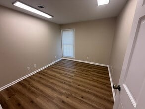5 Calendar Ct, Columbia, SC for lease Interior Photo- Image 2 of 6