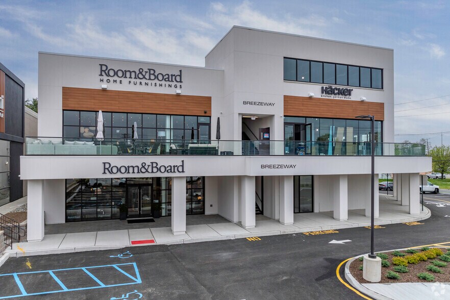 762 Rt 17 N, Paramus, NJ à louer - Photo du bâtiment - Image 2 de 5