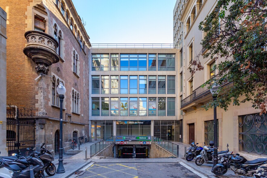 Carrer de Rivadeneyra, 6, Barcelone, Barcelona à louer - Photo du bâtiment - Image 2 de 6