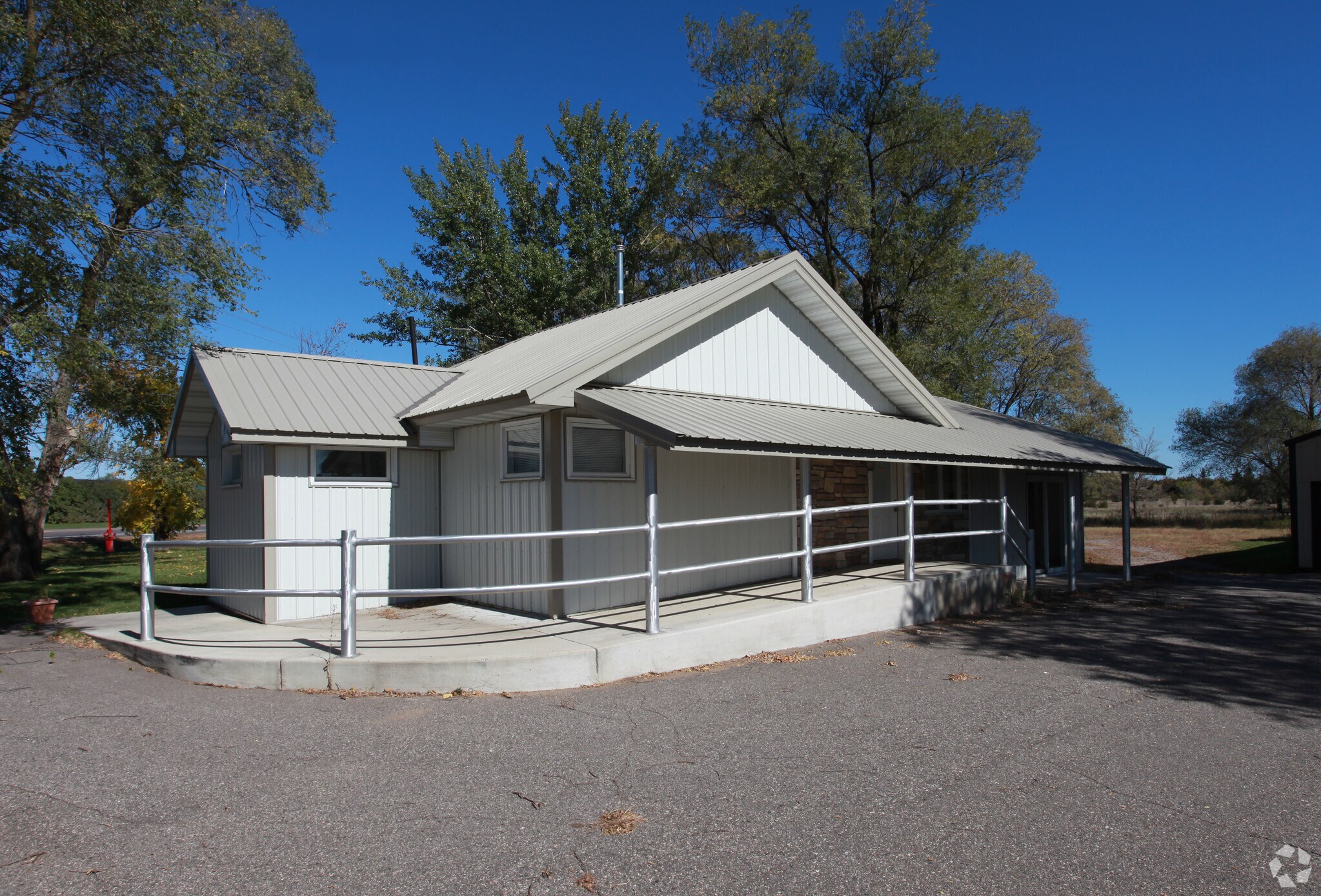 8927 Main Ave, Clear Lake, MN à louer Photo principale- Image 1 de 38