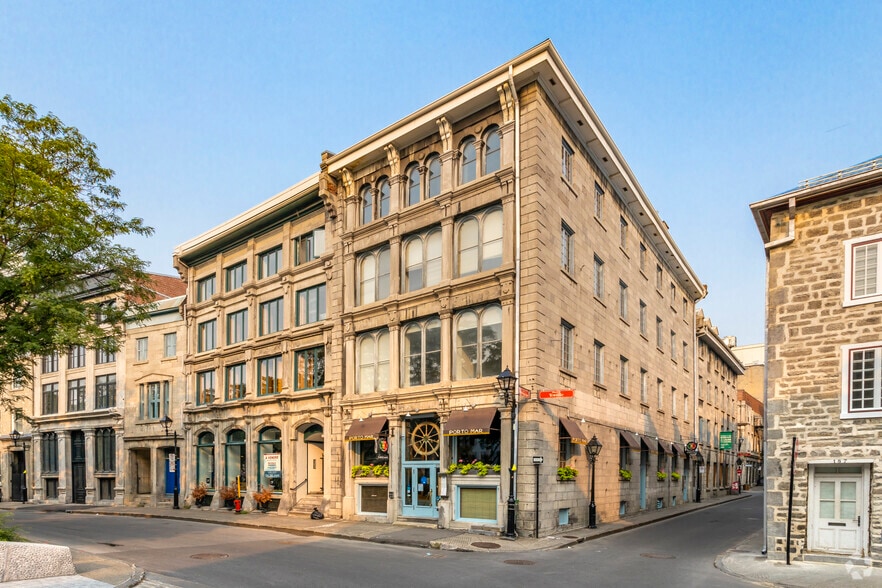 356-360 Rue Saint-François-Xavier, Montréal, QC for lease - Building Photo - Image 2 of 6