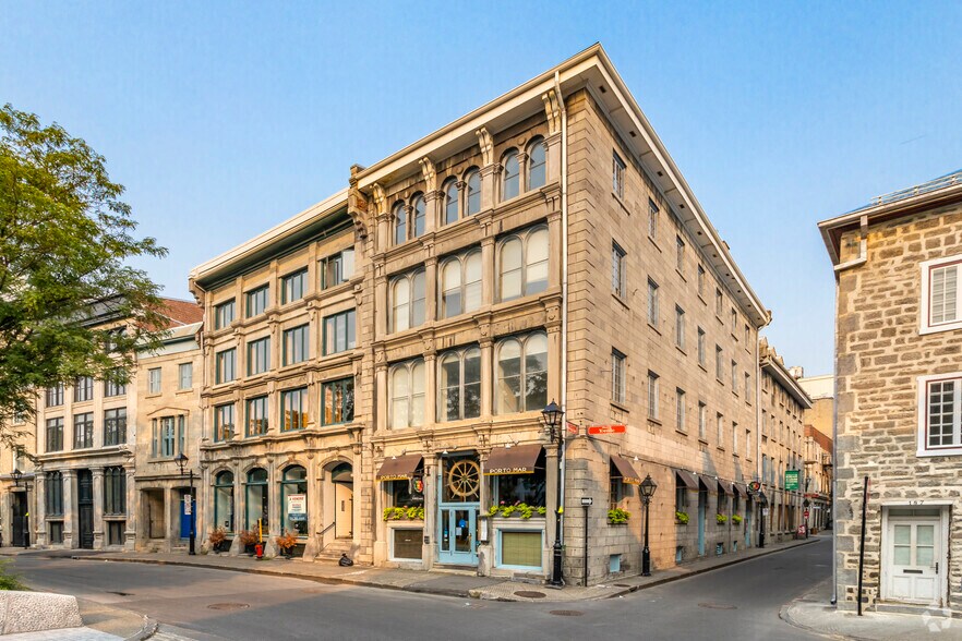 356-360 Rue Saint-François-Xavier, Montréal, QC à louer - Photo du bâtiment - Image 2 de 6