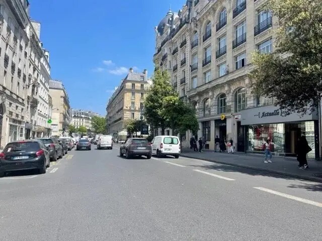 Flex in Paris for lease - Building Photo - Image 1 of 2