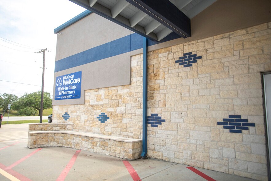 25000 US 59 Rd, El Campo, TX à vendre - Photo du bâtiment - Image 2 de 89