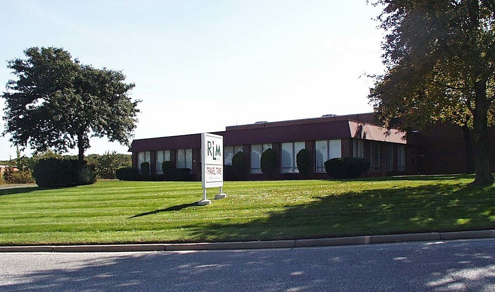 18 Kennedy Blvd, East Brunswick, NJ à louer - Photo du bâtiment - Image 2 de 3