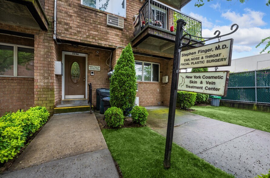 2256 Hendrickson St, Brooklyn, NY à vendre - Photo du bâtiment - Image 2 de 14