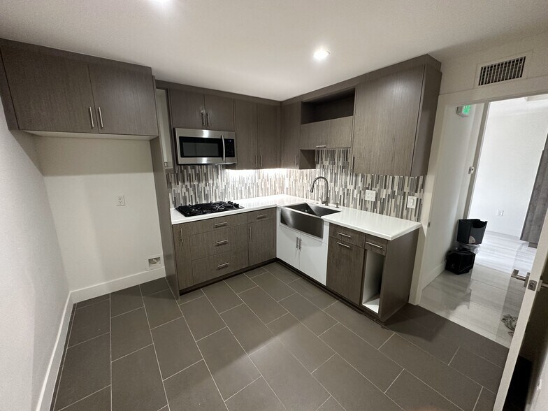 1626 S Broadway, Santa Ana, CA à vendre - Photo du bâtiment - Image 3 de 7