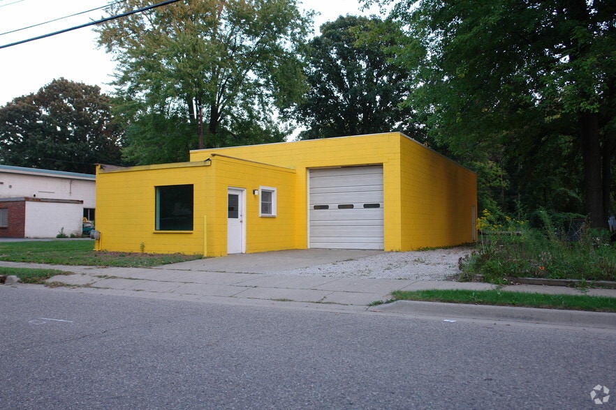 Industrial South Rundle Avenue portfolio of 3 properties for sale on LoopNet.ca - Primary Photo - Image 2 of 5