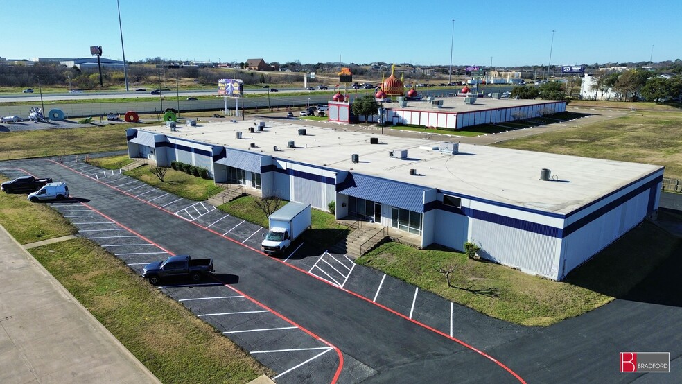 605 E Palace Pky, Grand Prairie, TX for lease - Building Photo - Image 3 of 6