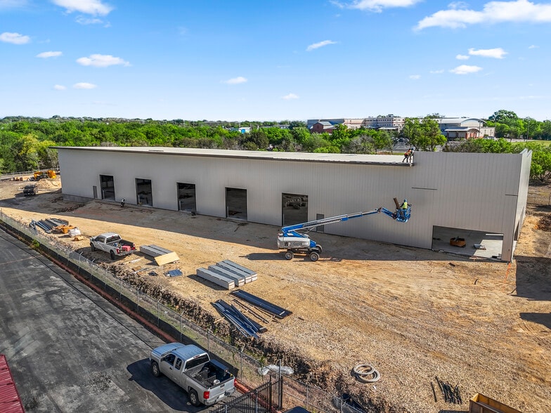 1630 Northlake Pass, Universal City, TX for sale - Building Photo - Image 2 of 11