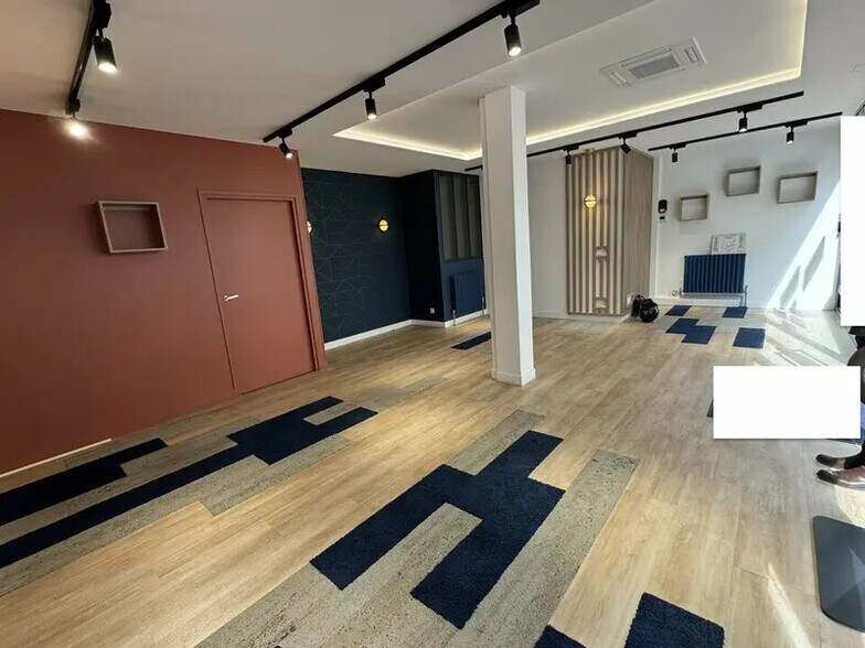 Retail in Levallois-Perret for lease - Interior Photo - Image 3 of 6