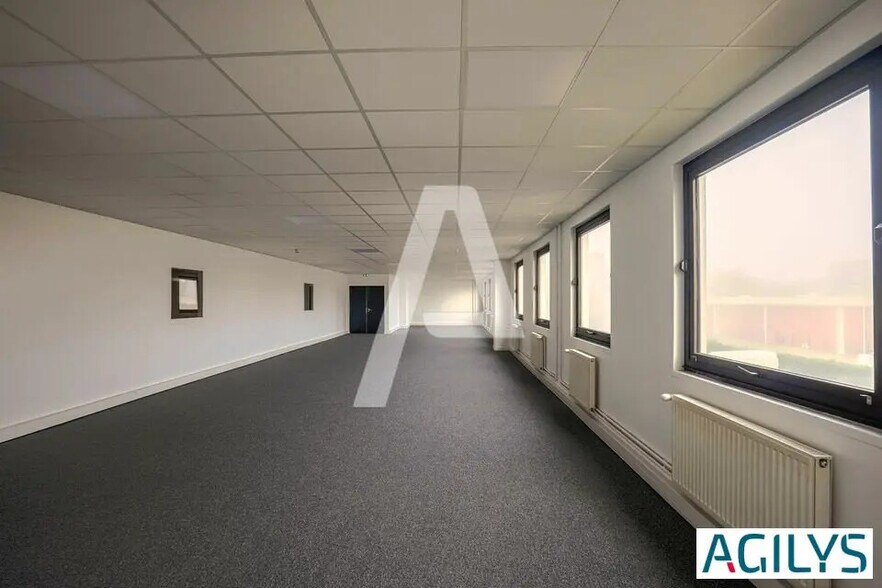 Bureau dans Lisses à louer - Photo intérieure - Image 2 de 5