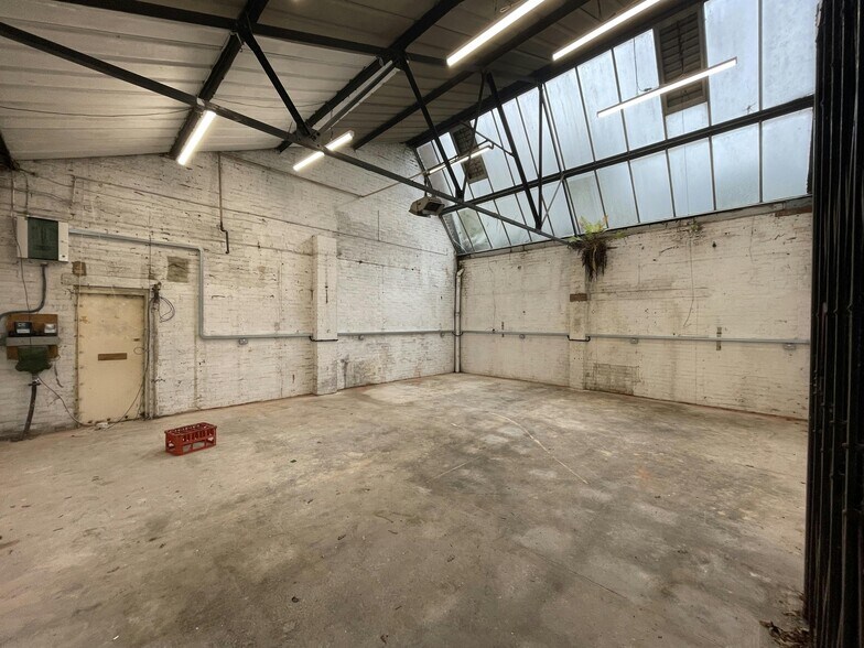 Lythalls Ln, Coventry à louer - Photo du bâtiment - Image 3 de 4