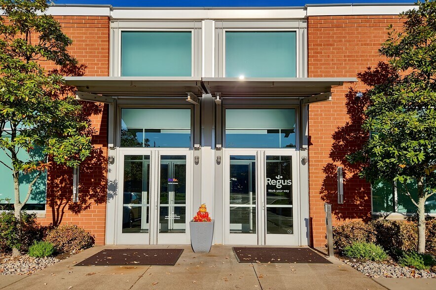 50 Pennwood Pl, Warrendale, PA à louer - Photo du bâtiment - Image 1 de 15