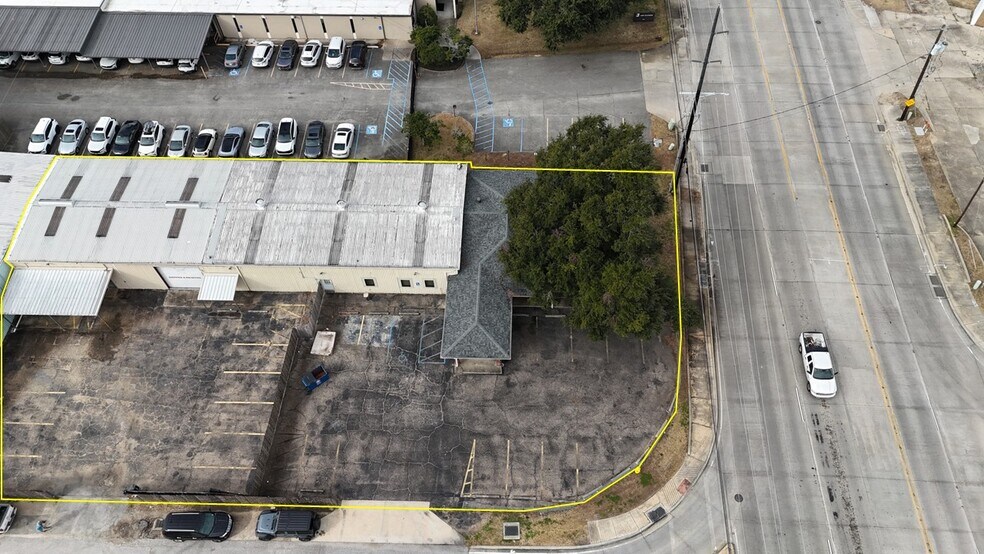 1101 Eraste Landry Rd, Lafayette, LA à vendre - Photo du bâtiment - Image 2 de 9