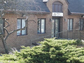 1517 Ridgeside Dr, Mount Airy, MD for lease Building Photo- Image 2 of 4