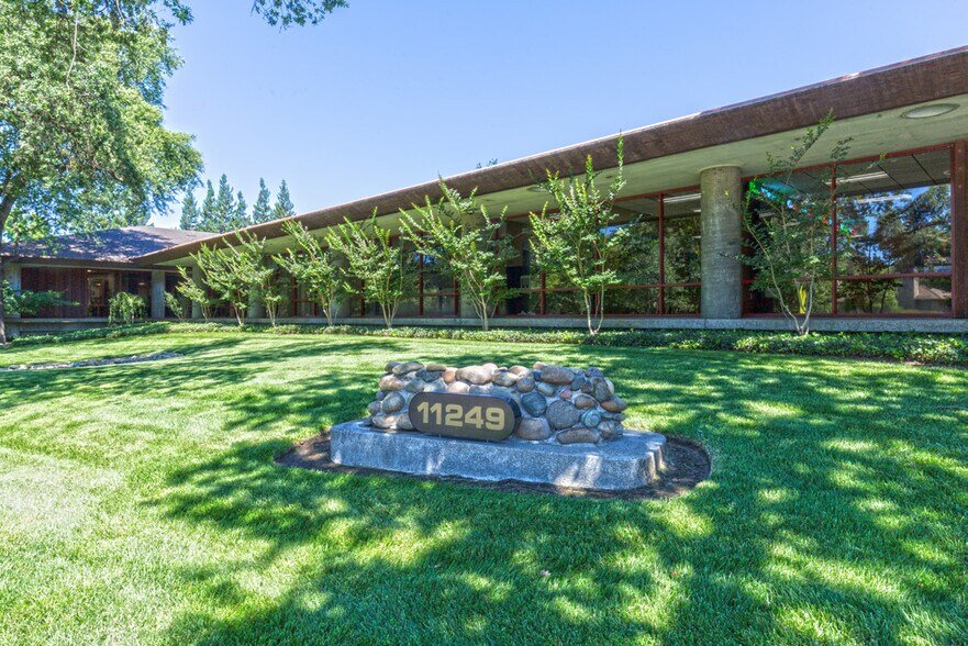 11249 Gold Country Blvd, Gold River, CA à louer - Photo du bâtiment - Image 3 de 4