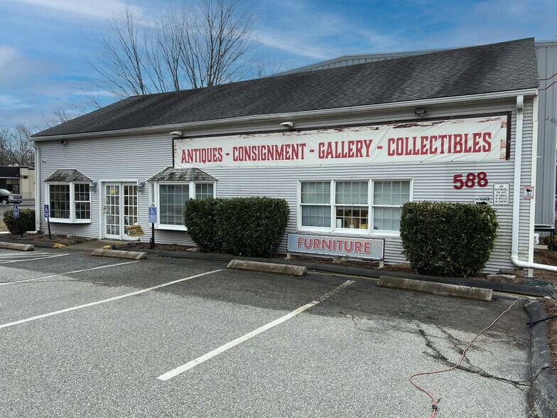 588 Boston Post Rd, Guilford, CT à louer - Photo du bâtiment - Image 3 de 17