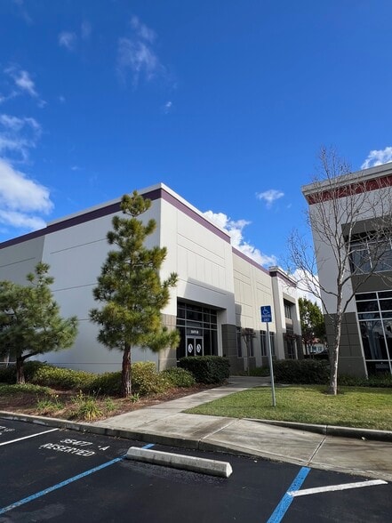 35465-35475 Dumbarton Ct, Newark, CA for sale - Building Photo - Image 3 of 11