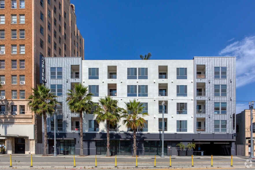 210 E 3rd St, Long Beach, CA à louer - Photo du bâtiment - Image 2 de 6