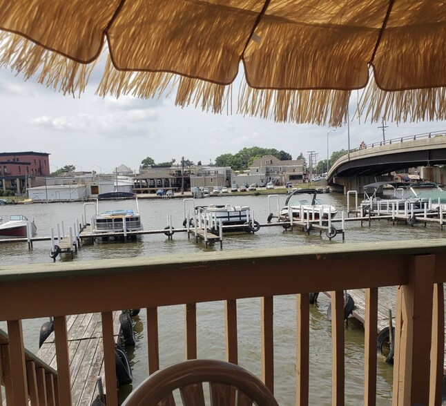 1211 N River Rd, Mchenry, IL à vendre - Photo du bâtiment - Image 2 de 10