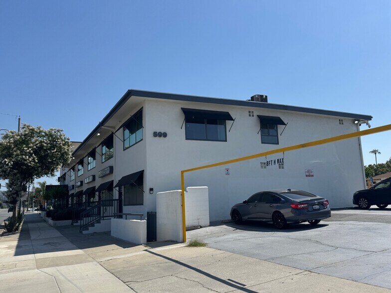599 S Barranca Ave, Covina, CA à vendre - Photo du bâtiment - Image 2 de 7
