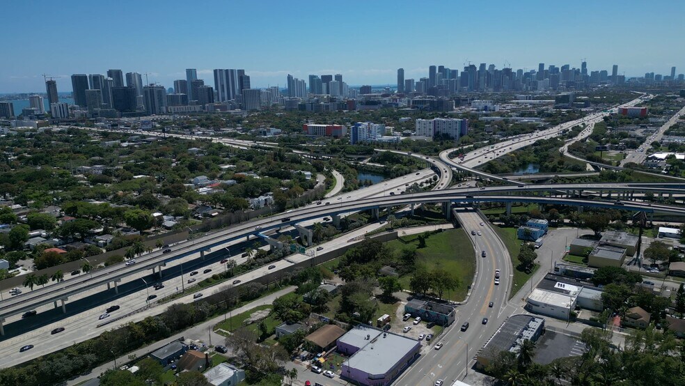 665 NW 43rd Street, Miami, FL à vendre - Vidéo sur l’inscription commerciale - Image 2 de 7