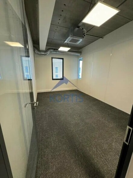 Office in Rillieux-la-Pape for lease - Interior Photo - Image 2 of 5