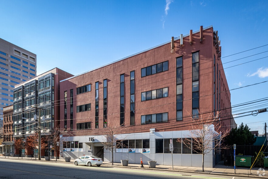 115 Christopher Columbus Dr, Jersey City, NJ for lease - Building Photo - Image 2 of 22