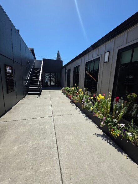 3295 El Camino Real, Atherton, CA à louer - Photo du bâtiment - Image 3 de 19