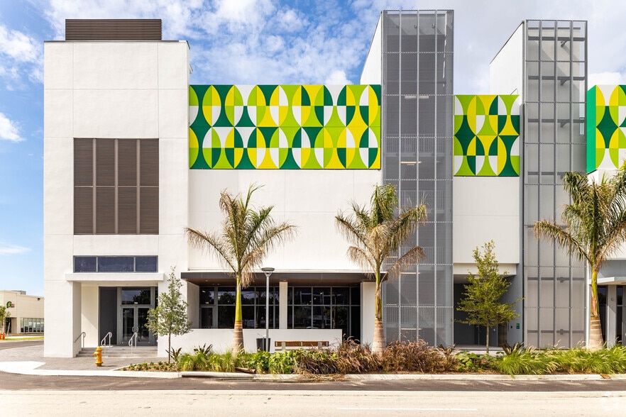 8700 NW 36th Ave, Miami, FL for lease - Building Photo - Image 2 of 18