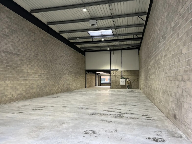 Flex in Gennevilliers for lease - Interior Photo - Image 3 of 5