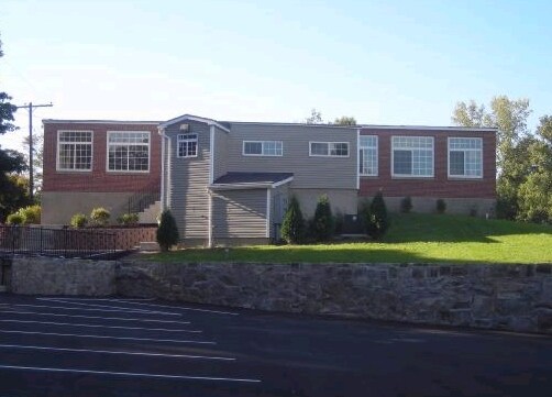 10 Marine St, Thomaston, CT à louer - Photo du bâtiment - Image 2 de 15