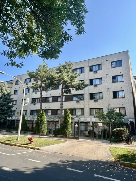 5833 N Kenmore Ave, Chicago, IL for sale - Building Photo - Image 1 of 7