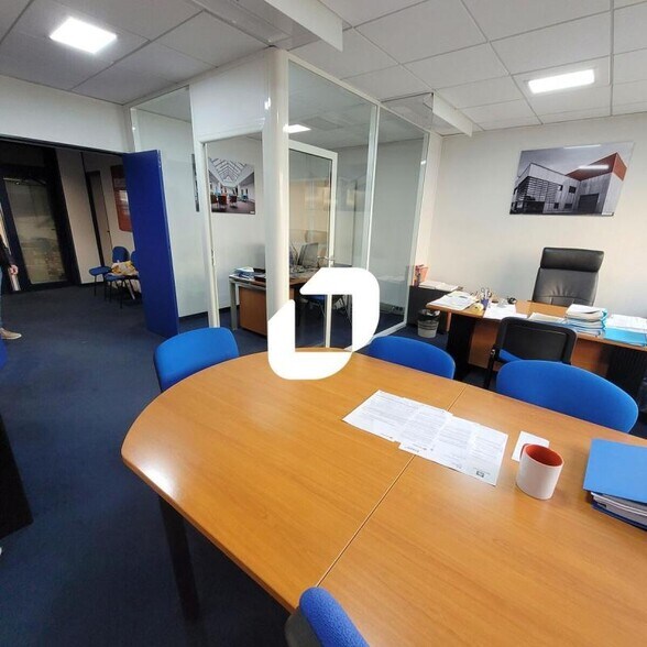 Office in Boulogne-Billancourt for lease - Interior Photo - Image 3 of 4