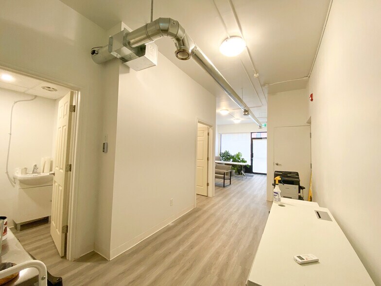 1203-1215 Cannon St E, Hamilton, ON à vendre - Photo du bâtiment - Image 3 de 6