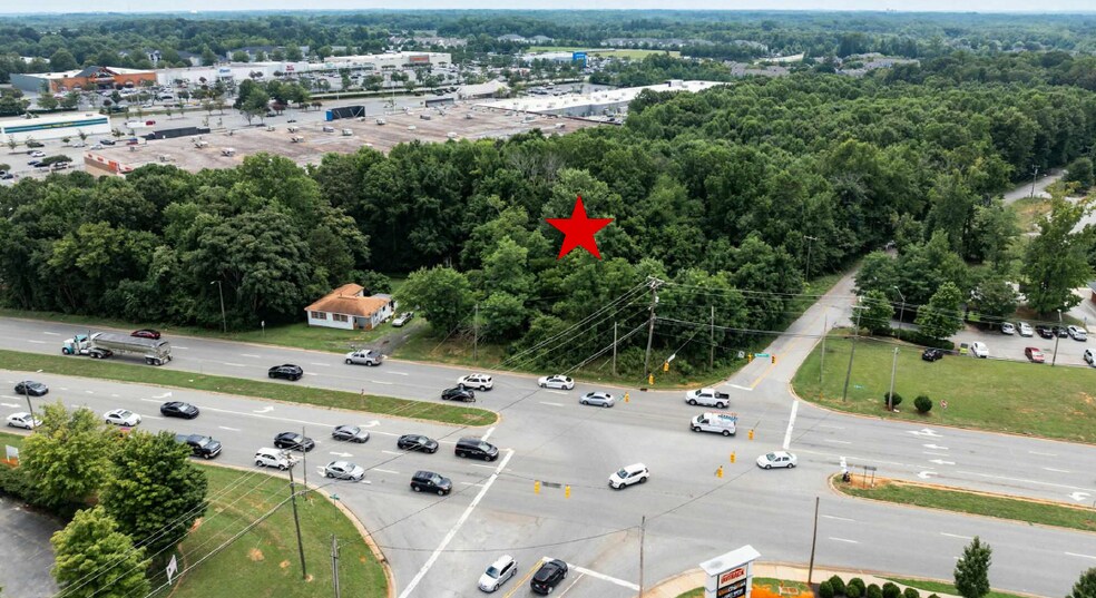 4523 W Wendover Ave, Jamestown, NC à vendre - Photo du bâtiment - Image 1 de 3