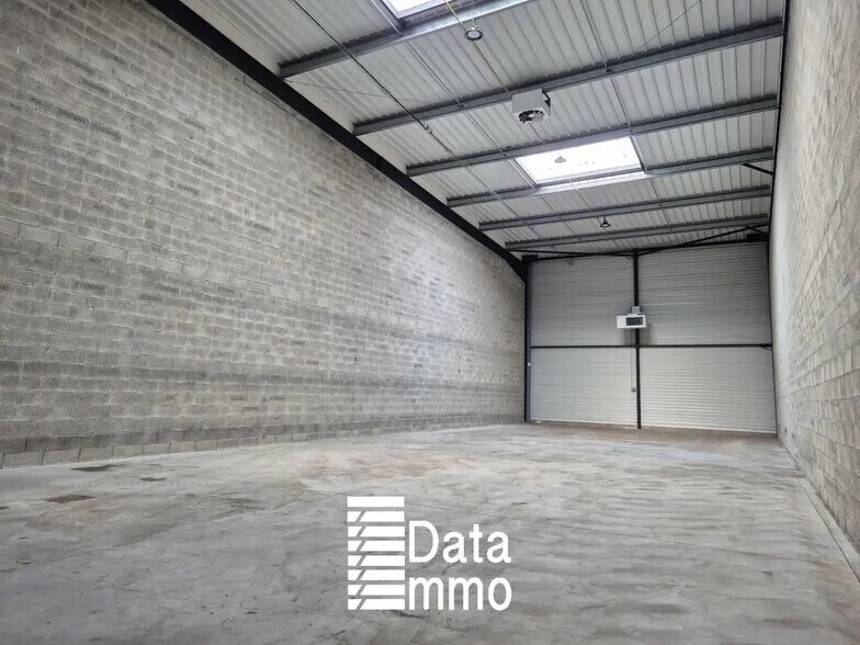 Industriel dans Bussy-Saint-Georges à louer - Photo du bâtiment - Image 2 de 8
