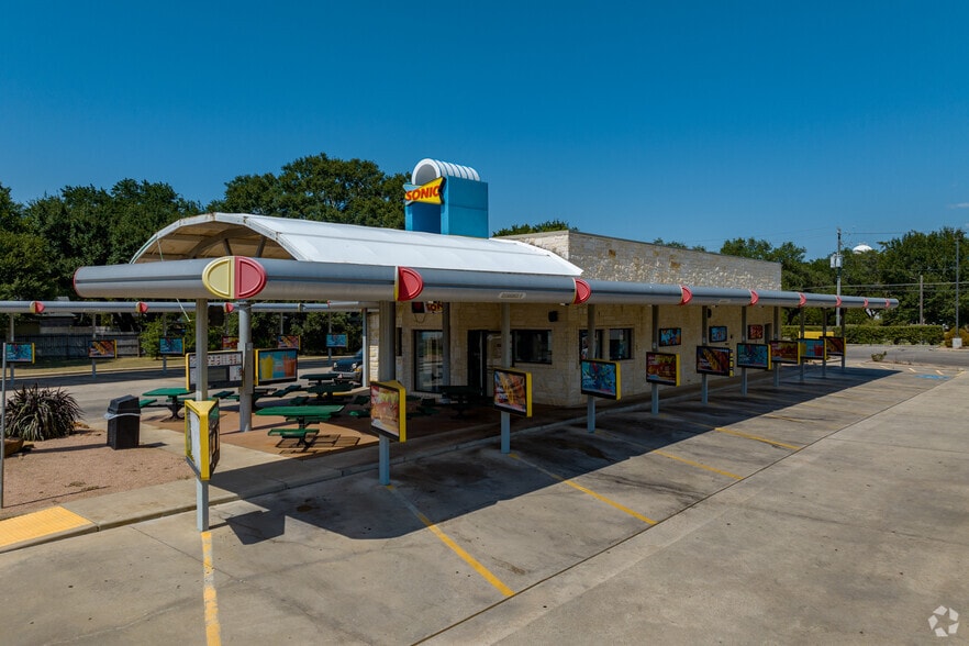 373 S Dill St, East Bernard, TX à louer - Photo principale - Image 1 de 19