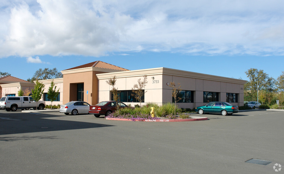 3755 Brickway Blvd, Santa Rosa, CA for lease - Primary Photo - Image 1 of 4