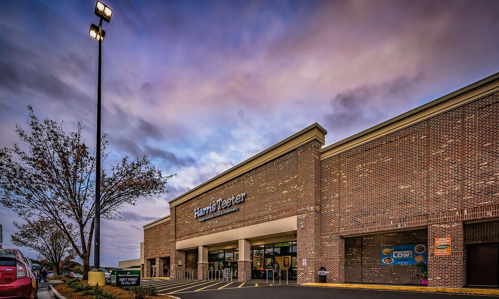 5100-5124 N Roxboro Rd, Durham, NC à louer - Photo du bâtiment - Image 2 de 2