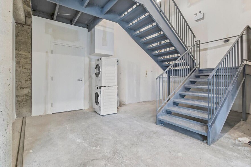 5229 Boul Décarie, Montréal, QC à vendre - Photo du bâtiment - Image 2 de 4