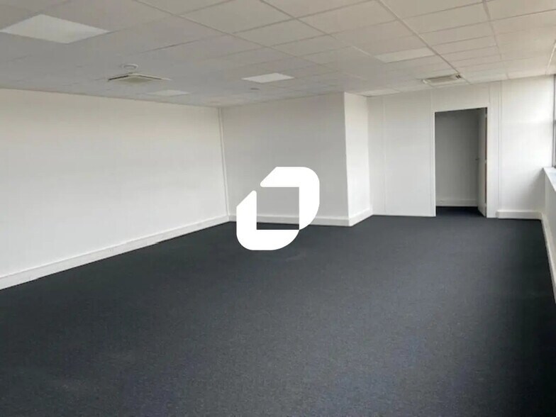 Office in Alfortville for lease - Interior Photo - Image 3 of 6