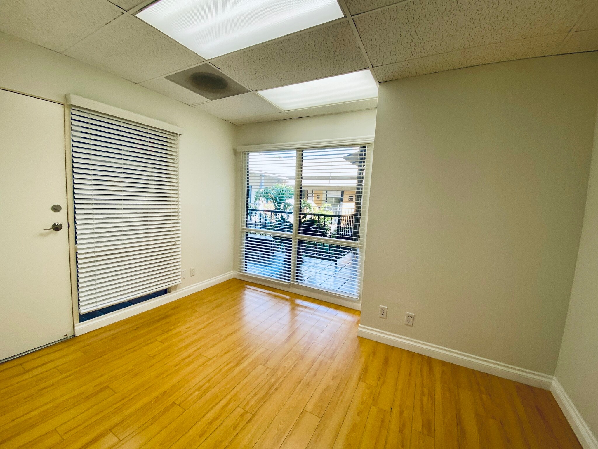 520 S Sepulveda Blvd, Los Angeles, CA à louer Photo intérieure- Image 1 de 1