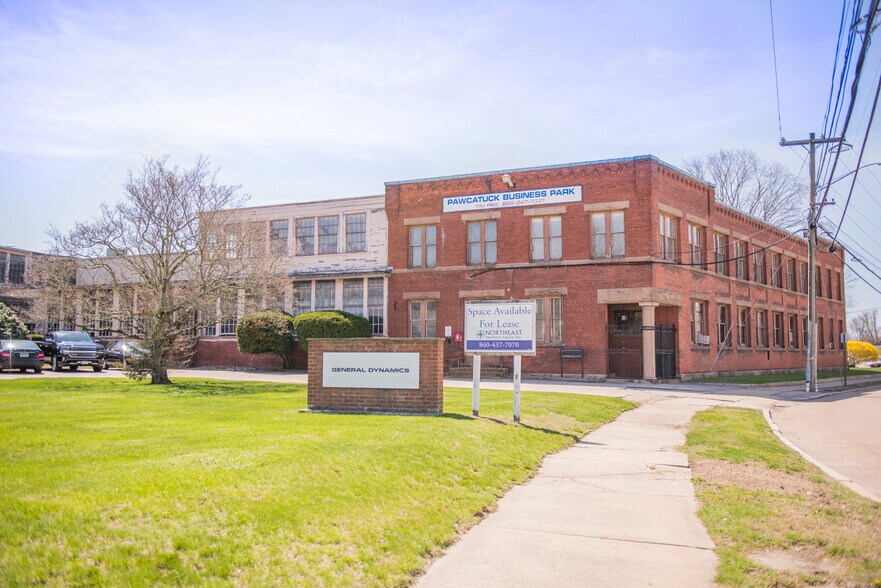 100 Mechanic St, Pawcatuck, CT à louer - Photo du bâtiment - Image 1 de 6