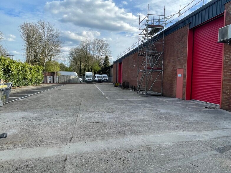 Deadbrook Ln, Aldershot à louer - Autre - Image 3 de 4