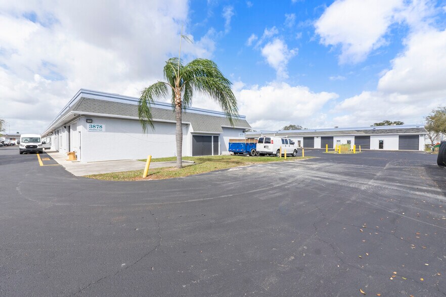 3866 Prospect Ave, West Palm Beach, FL à louer - Photo du bâtiment - Image 2 de 10